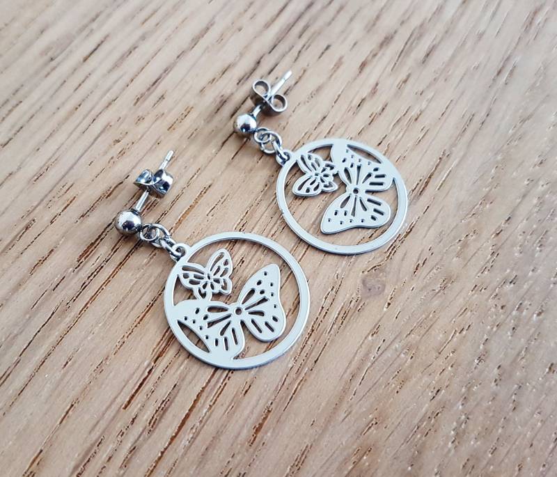 Zierliche Edelstahl Schmetterling Ohrringe Filigrane Spitzen Ohrstecker von Angellesque