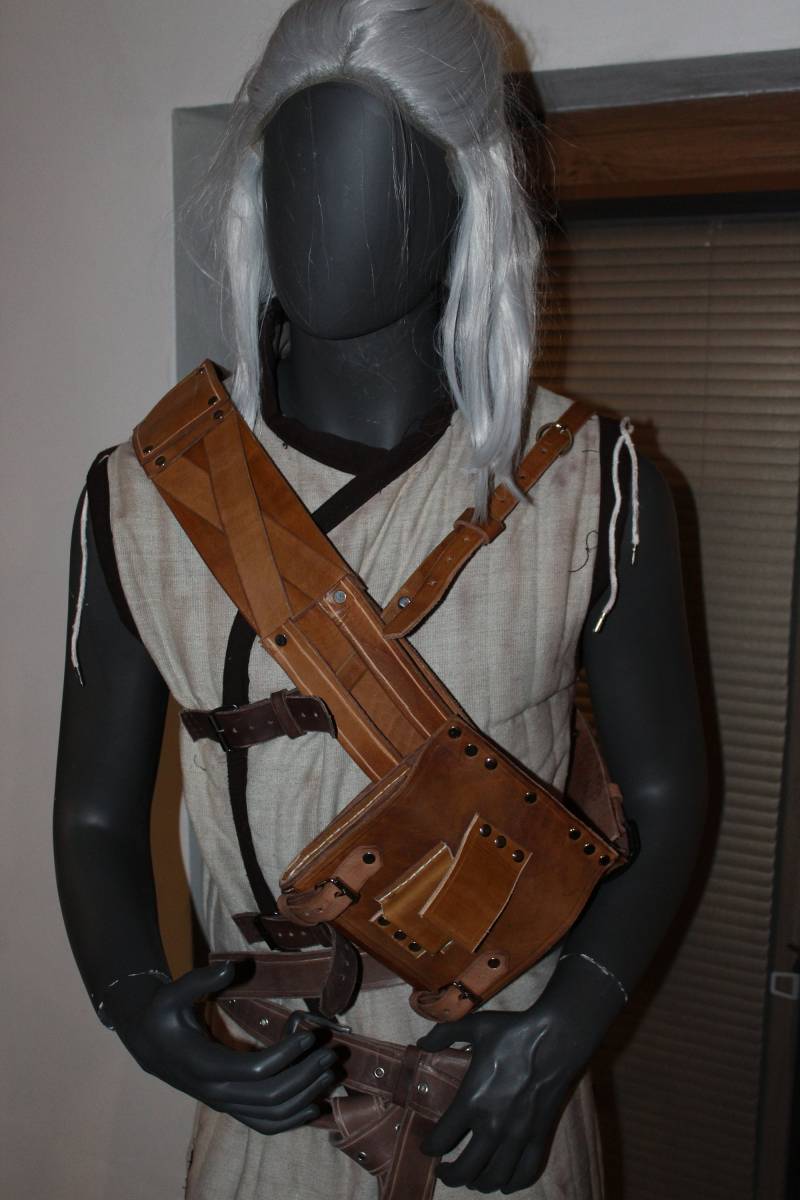 Geralts U-Heft Bandalier | Witcher 2 Inspiriert Geralts U-Heft Bandalier | Witcher 2 Inspiriert von Angellium