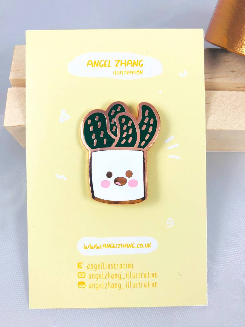 Niedliche Kaktus in Einen Topf Harte Emaille Pin - Kawaii Süße Brosche Blumentopf Glücklich Niedliche Kaktus in Einen Topf Harte Emaille Pin - Kawaii Süße Brosche Blumentopf Glücklich von Angellustration