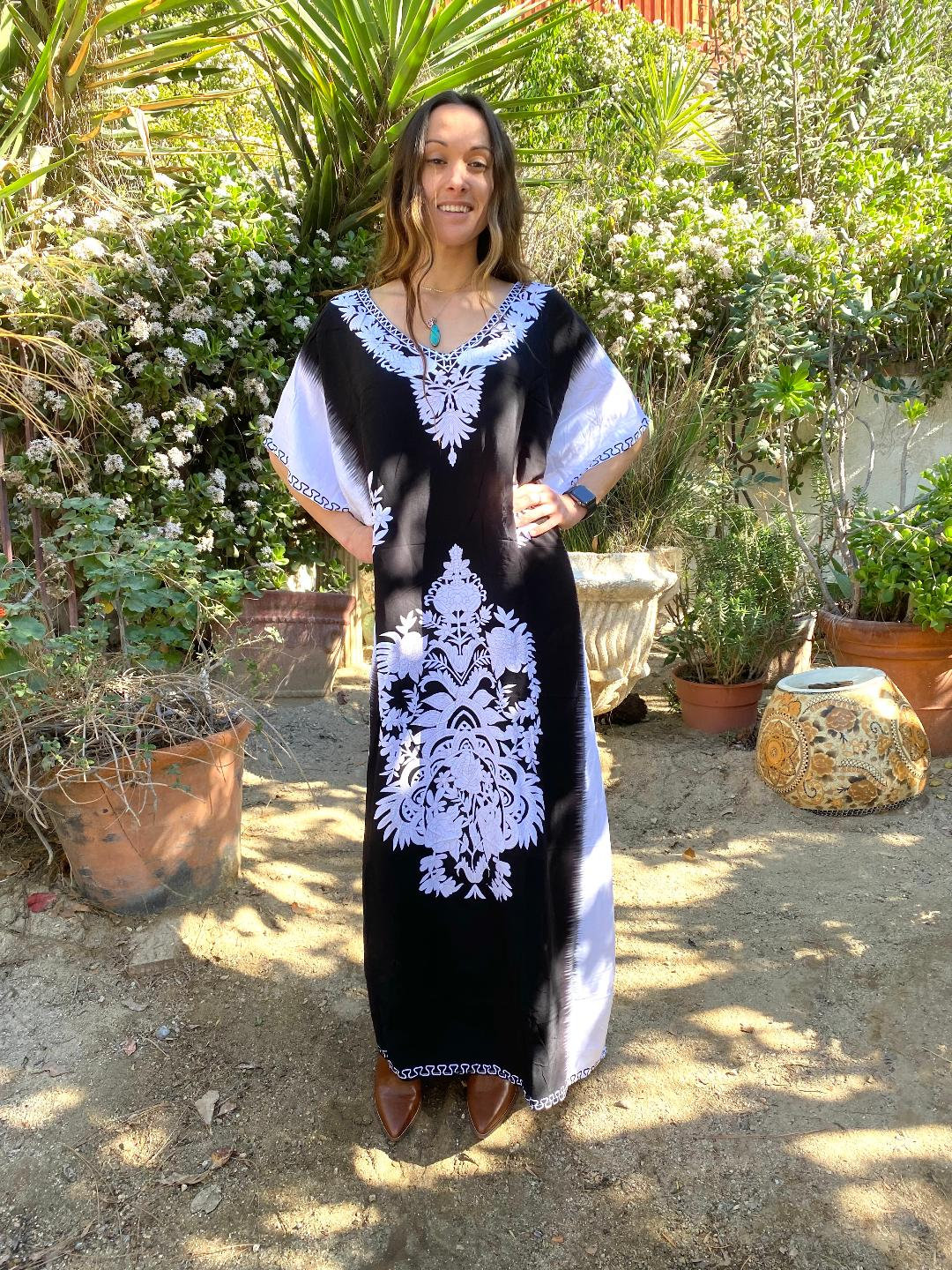 Weicher Fließender Kaftan-Kleid, Langes Kleid, Maxi, Groß, Xl, Xxl, Weiches Rayon, Kaftan, Lässige Tunikas, Locker, Maxikleider, Schwarz, Weiß Weicher Fließender Kaftan-Kleid, Langes Kleid, Maxi, Groß, Xl, Xxl, Weiches Rayon, Kaftan, Lässige Tunikas, Locker, Maxikleider, Schwarz, Weiß von AngelsAboundUs