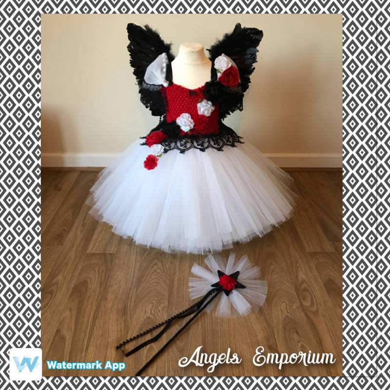 The Dark Angel Fairy Tutu Kleid. Schwarz Weiß Rot Spitze Blumen Halloween Kostüm Party Kleid Mit Flügeln Und Zauberstab. Festzug-Gala-Ballkleid von AngelsEmporiumTutus