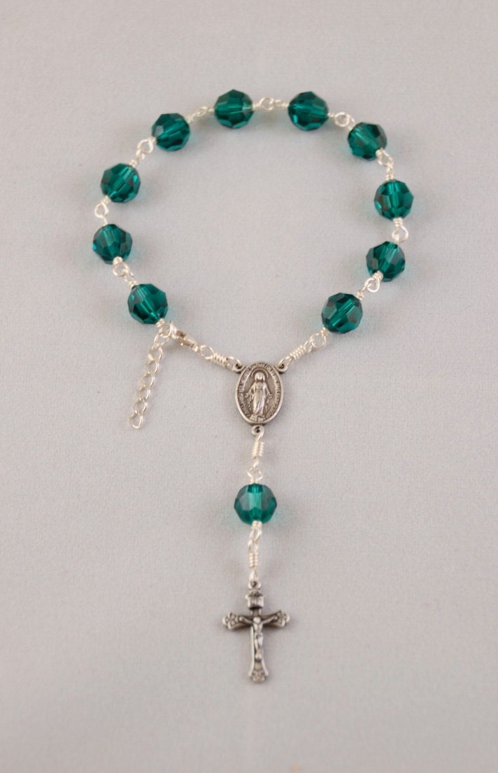Smaragdgrün Swarovski 8mm Crystal Sterling Silber Verstellbar Wrapped Rosenkranz Armband #7B von AngelsTouchRosaries