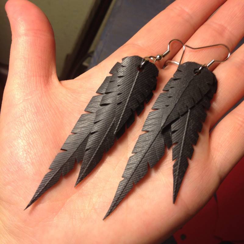 3 Feder Ohrringe, Hergestellt Aus Recycelten Fahrradschläuchen von AngelutiJewelry