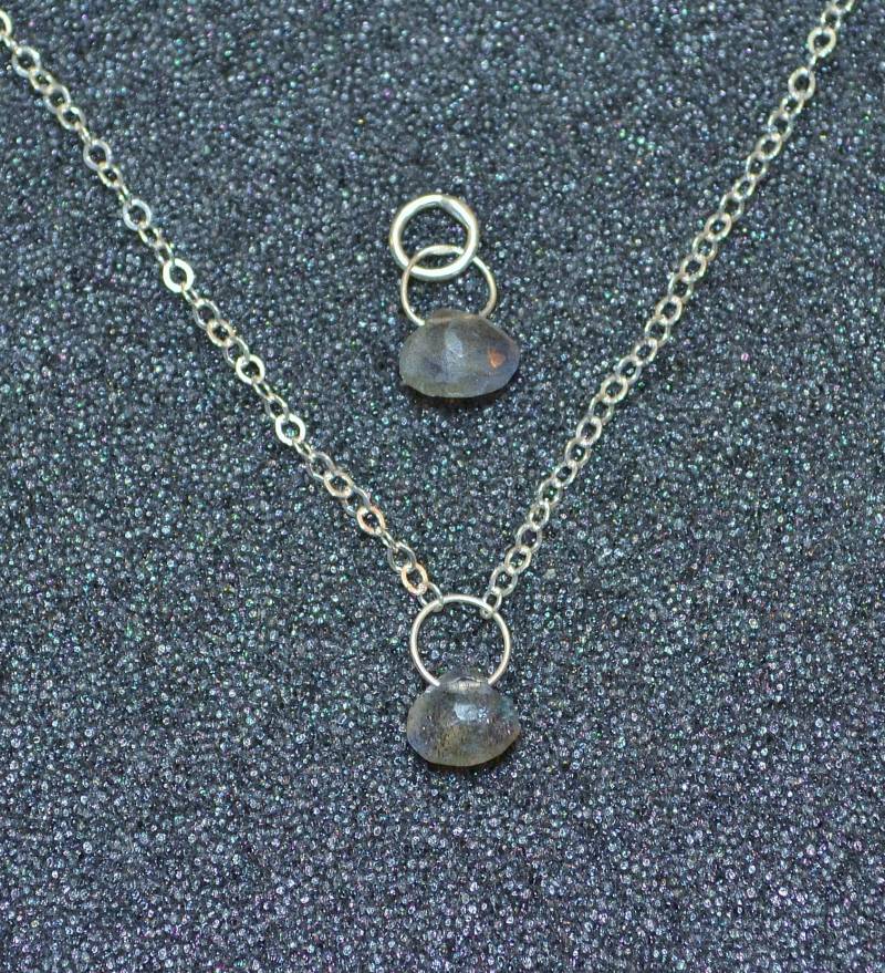 Echte Labradorit Facettierte Briolette Halskette Oder Anhänger, Wählen Sie Zierliche, Minimal Schlichte Irisierende Edelsteine in Sterling Silber von AngelwearCreations