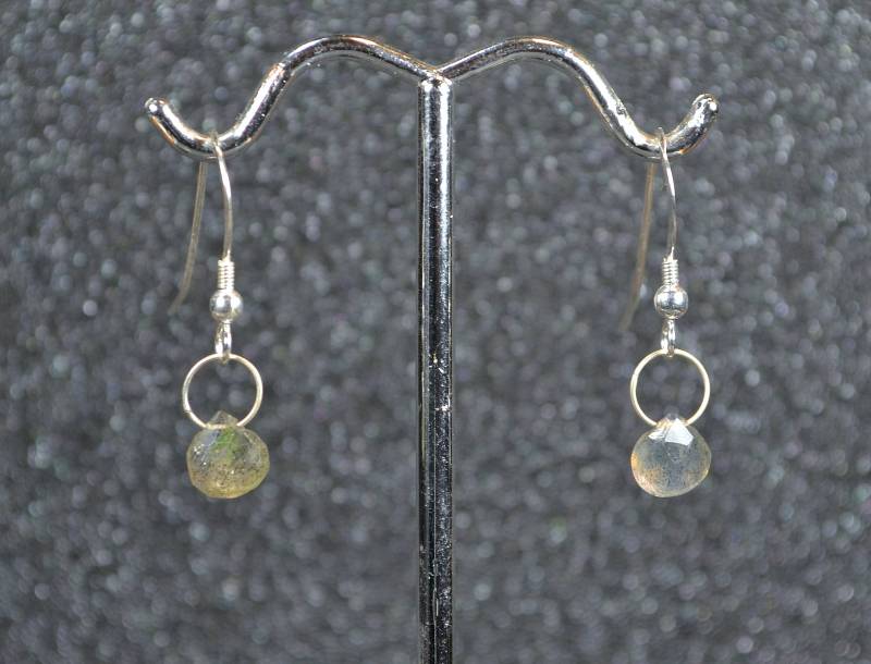 Echte Labradorit Facettierte Briolette Ohrringe, Haken Oder Hinten, Du Wählst Zierliche Schlichte Layering Irisierende Graue Edelsteine in Silber von AngelwearCreations