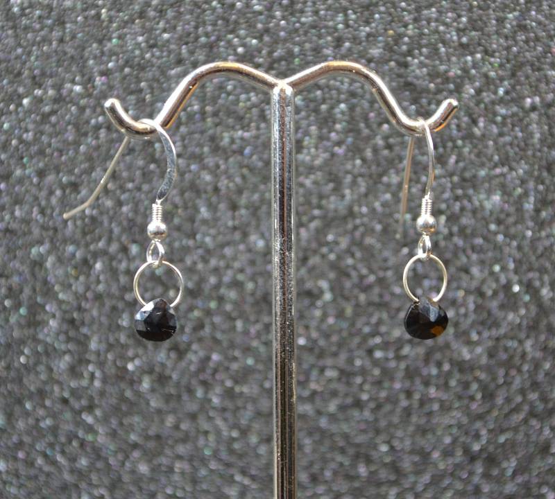 Echte Schwarze Spinell Facettierte Briolette Ohrringe, Haken Oder Hebel Hinten, Du Wählst Zierliche Minimale Abwechselnde August Geburtssteine in von AngelwearCreations