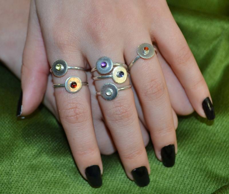 Gegossener Kleiner Massiver Zahnrad Stapelring - Wähle Einen Edelstein Steampunk Inspirierter Silberring Mit Einem Winzigen Sägezahnrad, Das von AngelwearCreations