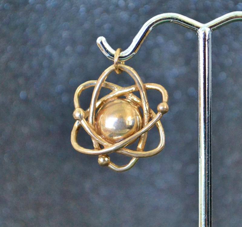 Hohlguss Dimensional Atom Anhänger - Bronze Stilisierte Subatomare Struktur Modelle, Nicht Überzogen, Nickelfrei Und Hypoallergen von AngelwearCreations