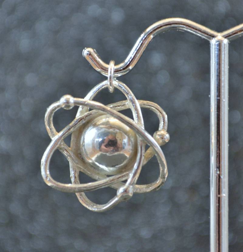Hohlguss Dimensional Atom Anhänger - Sterling Silber Stilisierte Subatomare Struktur Modelle, Nicht Überzogen, Nickelfrei Und Hypoallergen von AngelwearCreations