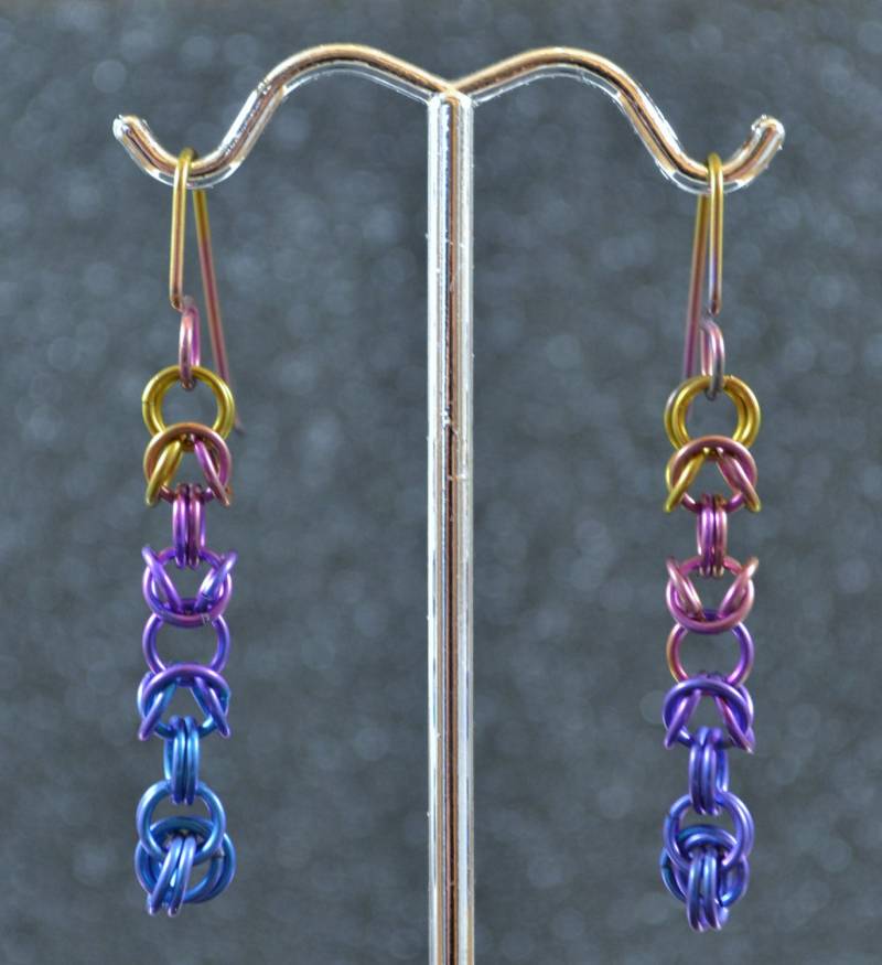 Regenbogen Ombre Niobium Byzantiner Oder Box Kettenohrringe - Schillernde Regenbogenfarbe, Drähte, Nicht Überzogen, Kein Nickel Und Hypoallergen von AngelwearCreations
