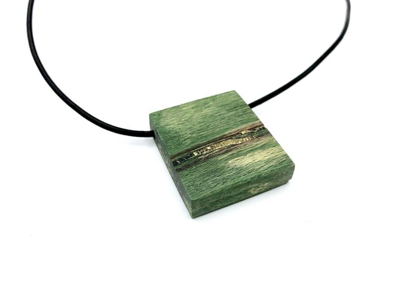 Halskette Esche Maser Stabilisiert Mit Grünem Acryl von AngiWoodDesign