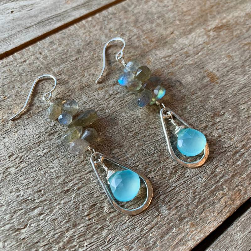 Chalcedon Und Labradorit Ohrringe von AngieGallagherJewels