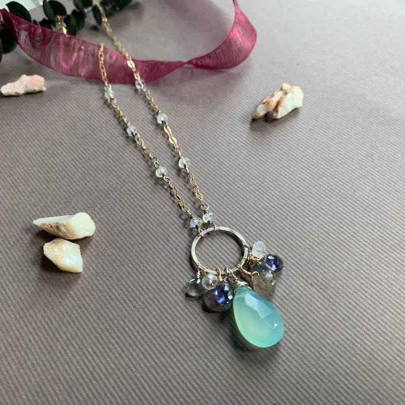 Chalcedon Und Mischsteine Cluster Halskette von AngieGallagherJewels