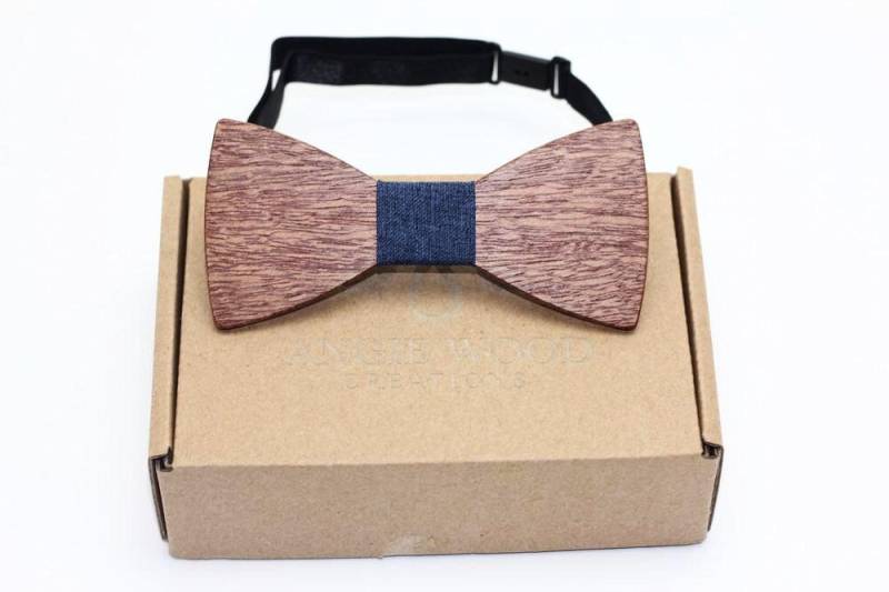 Gravierte Adult Size Red Sandelholz Schmetterling Fliege Mit Weiß Gepunkteten Herzstück | B0181, Vater Und Sohn Holz Bowtie von AngieWoodCreationsCo