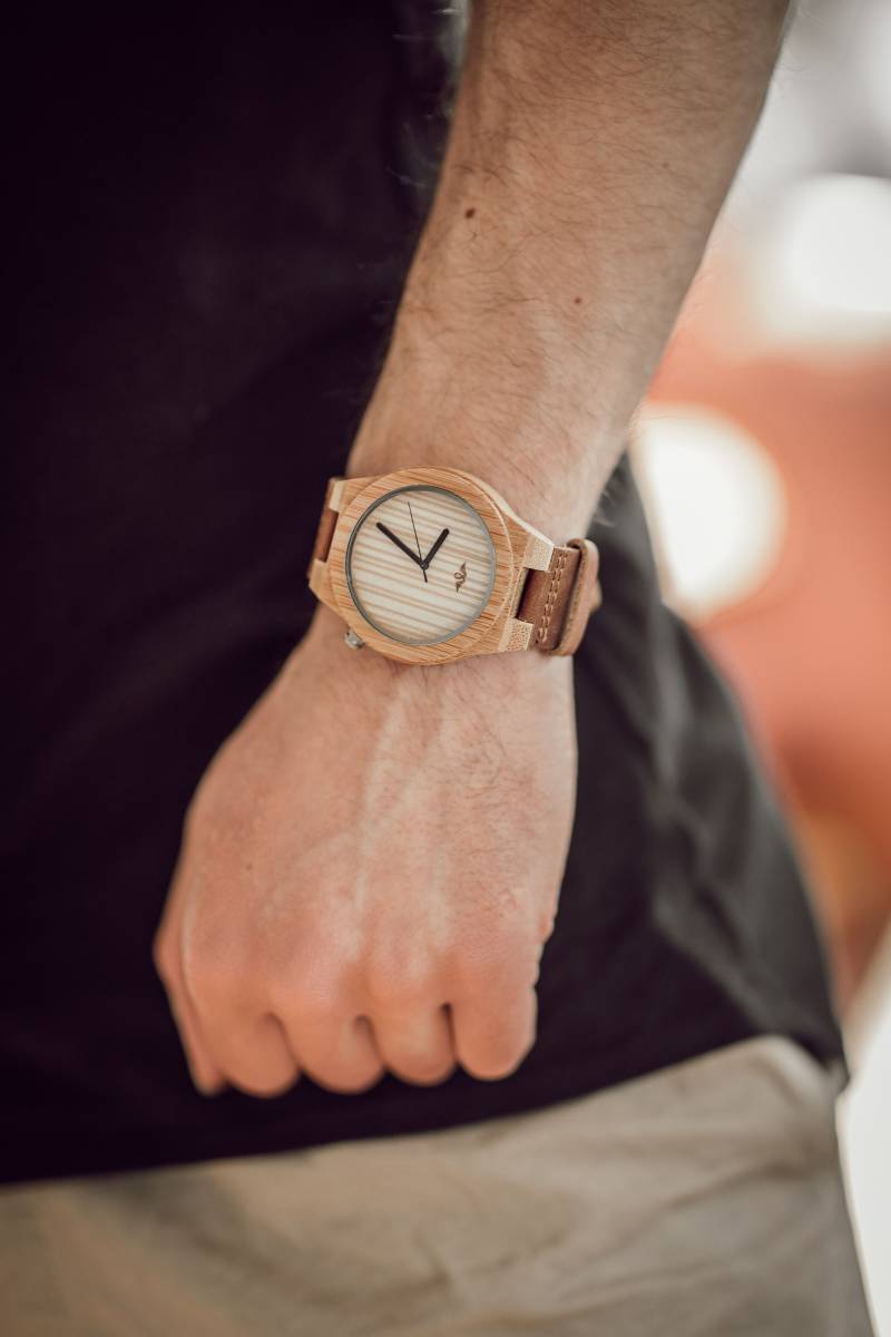 Gravierte Bambus Herrenuhr Mit Gestreiftem Ziffernblatt Und Schwarzen Zeigern, Personalisierte Holz Uhr(W017 Gravierte Bambus Herrenuhr Mit Gestreiftem Ziffernblatt Und Schwarzen Zeigern, Personalisierte Holz Uhr(W017 von AngieWoodCreationsCo