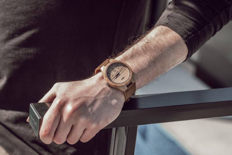 Gravierte Bambus Herrenuhr Mit Ziffernblatt Und Azteken-Design, Personalisierte Holz Uhr(W085 von AngieWoodCreationsCo