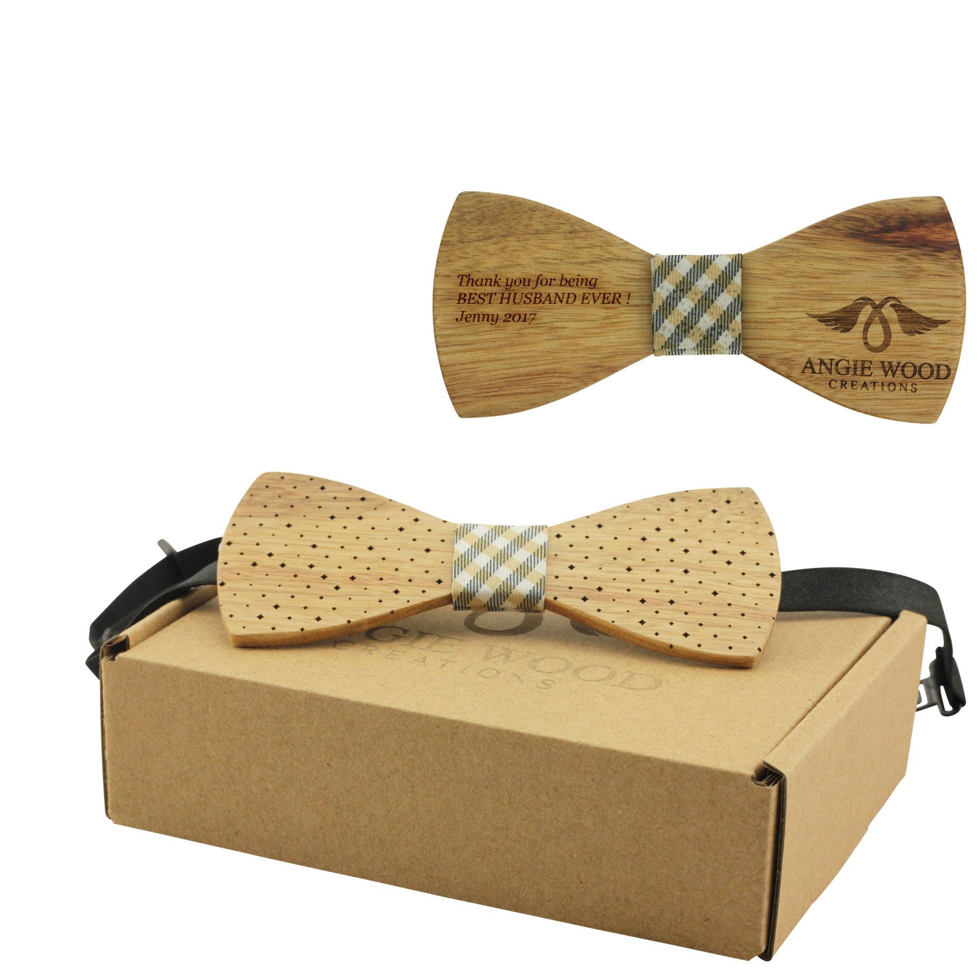 Gravierte Beschmutzte Hölzerne Fliege Aus Olivenholz Mit Kariertem Stoffzentrum | B1501 von AngieWoodCreationsCo