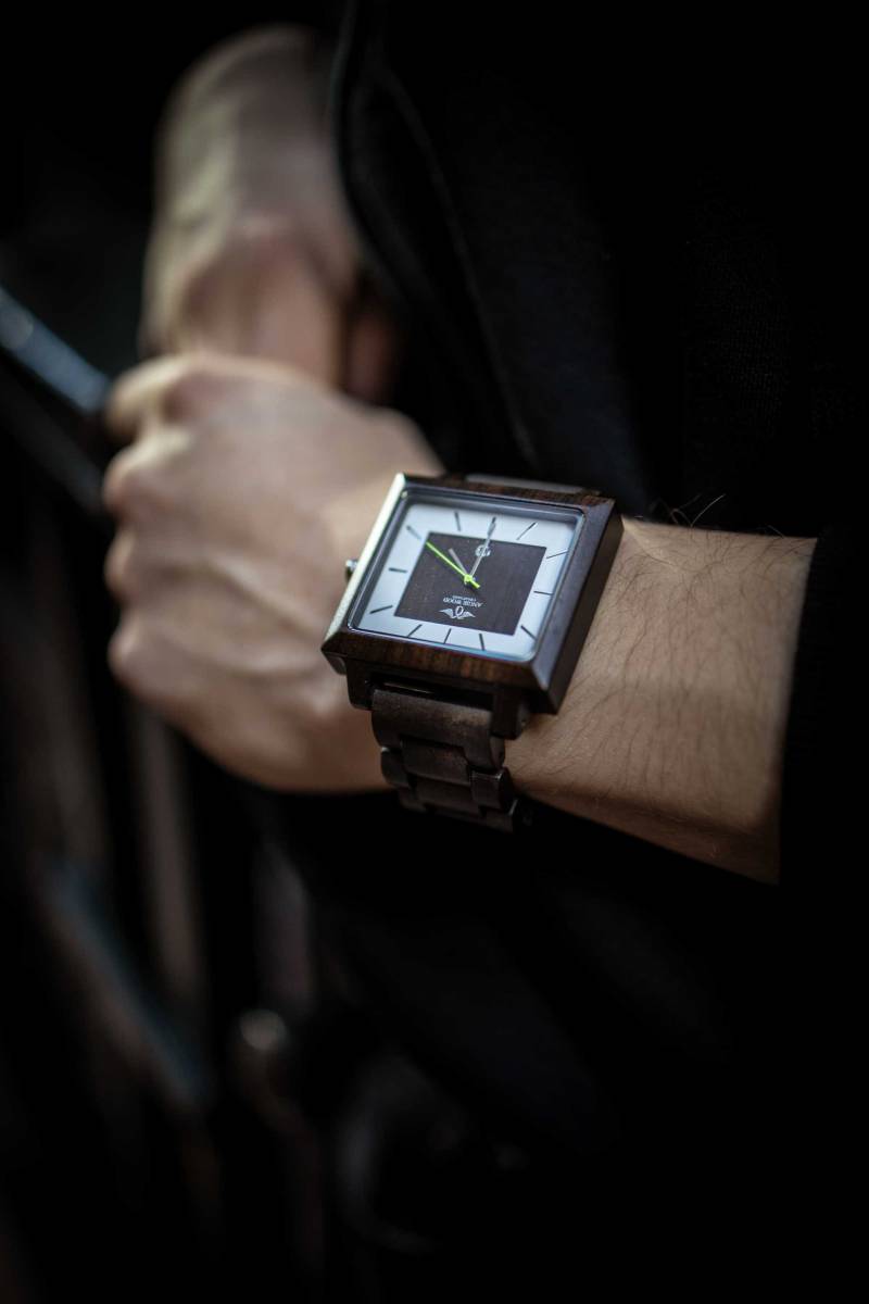 Gravierte Dunkle Sandelholz-Herrenuhr Mit Passendem Ziffernblatt, Personalisierte Holz Uhr(W121 von AngieWoodCreationsCo