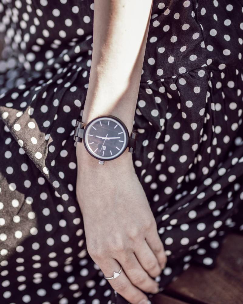 Gravierte Ebenholz Damenuhr Mit Zifferblatt Und Armband, Personalisierte Holz Uhr(W088 von AngieWoodCreationsCo