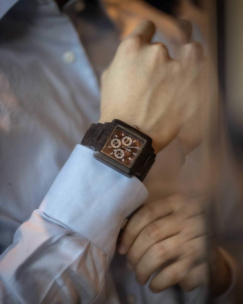 Gravierte Ebenholz Herrenuhr Mit Armband Und Zifferblatt | W132 von AngieWoodCreationsCo