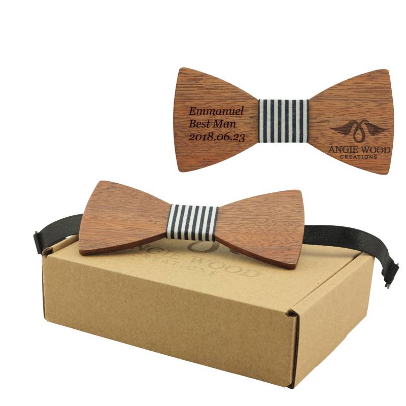 Gravierte Erwachsenengröße Rote Sandelholz-Schmetterlingsfliege Mit Schwarz-Weiß Gestreiftem Mittelstück | B0219, Holzfliege von AngieWoodCreationsCo