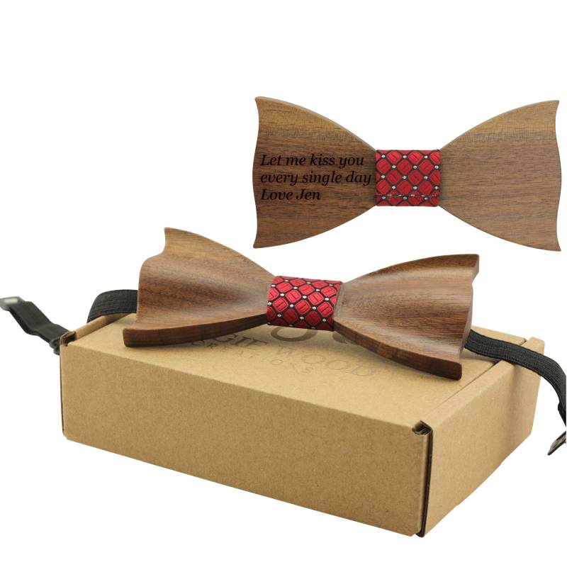 Gravierte Feste Spitze Schmetterlingsfliege Aus Holz Mit Rot Gemusterter Mitte | B1306, Hölzerne 3D-Fliege, 3D-Fliege von AngieWoodCreationsCo