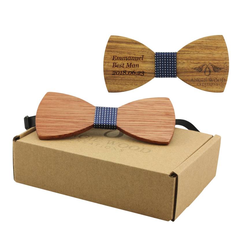 Gravierte Große Runde Zebrawood-Fliege Mit Gepunkteter Dunkelblauer Mitte - Erwachsenengröße | B0025 von AngieWoodCreationsCo