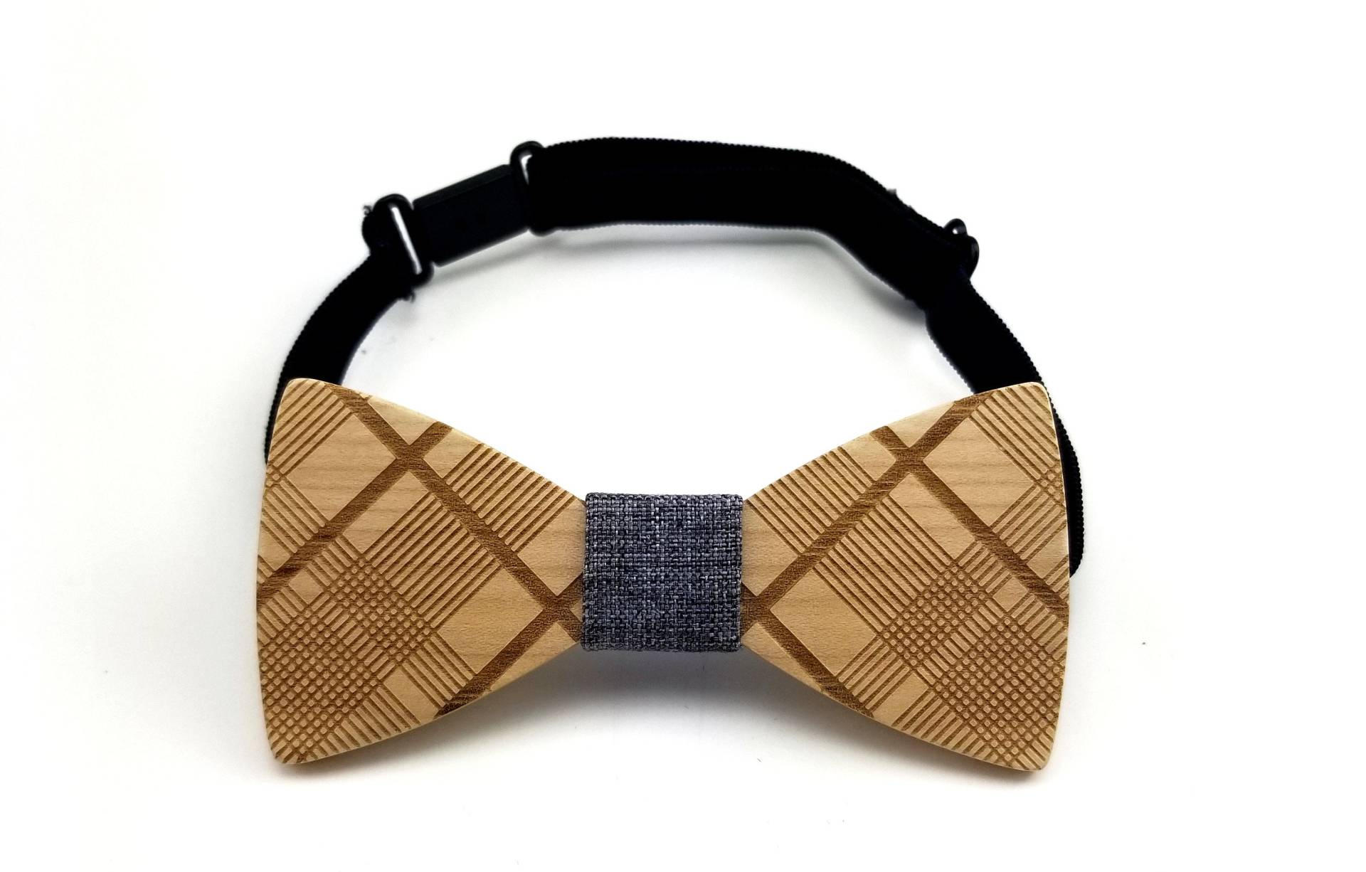 Gravierte Kid Bowtie, Boy Fliege, Kinder Zubehör, Individuelle Hochzeit Krawatte, Mode Kinder, Sohn Fliege von AngieWoodCreationsCo