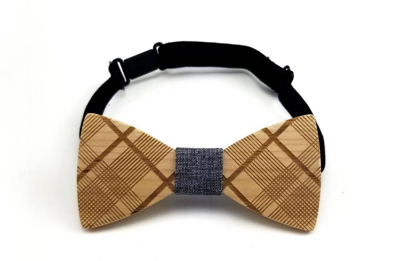 Gravierte Kid Bowtie, Boy Fliege, Kinder Zubehör, Individuelle Hochzeit Krawatte, Mode Kinder, Sohn Fliege von AngieWoodCreationsCo