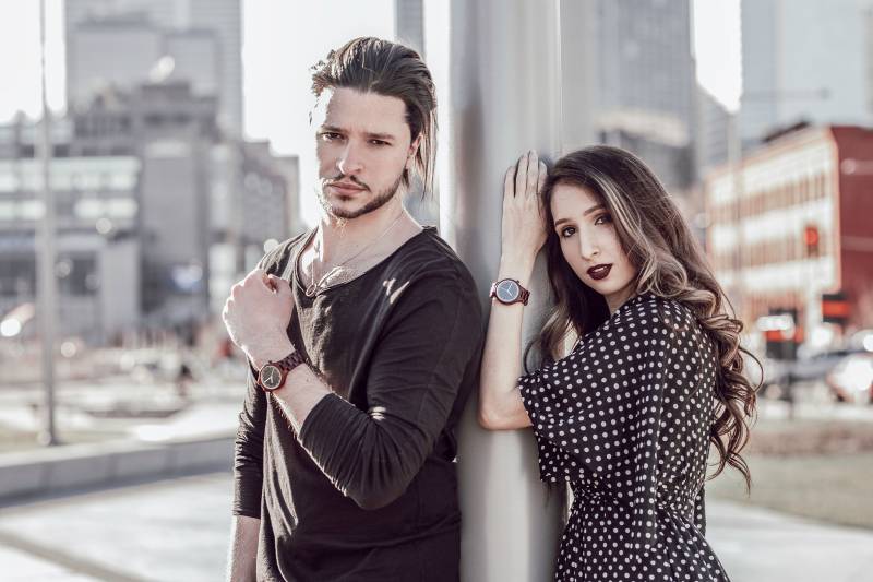 Gravierte Rote Sandelholz Damenuhr Mit Schwarzem Zifferblatt, Personalisierte Holz Uhr(W001 von AngieWoodCreationsCo