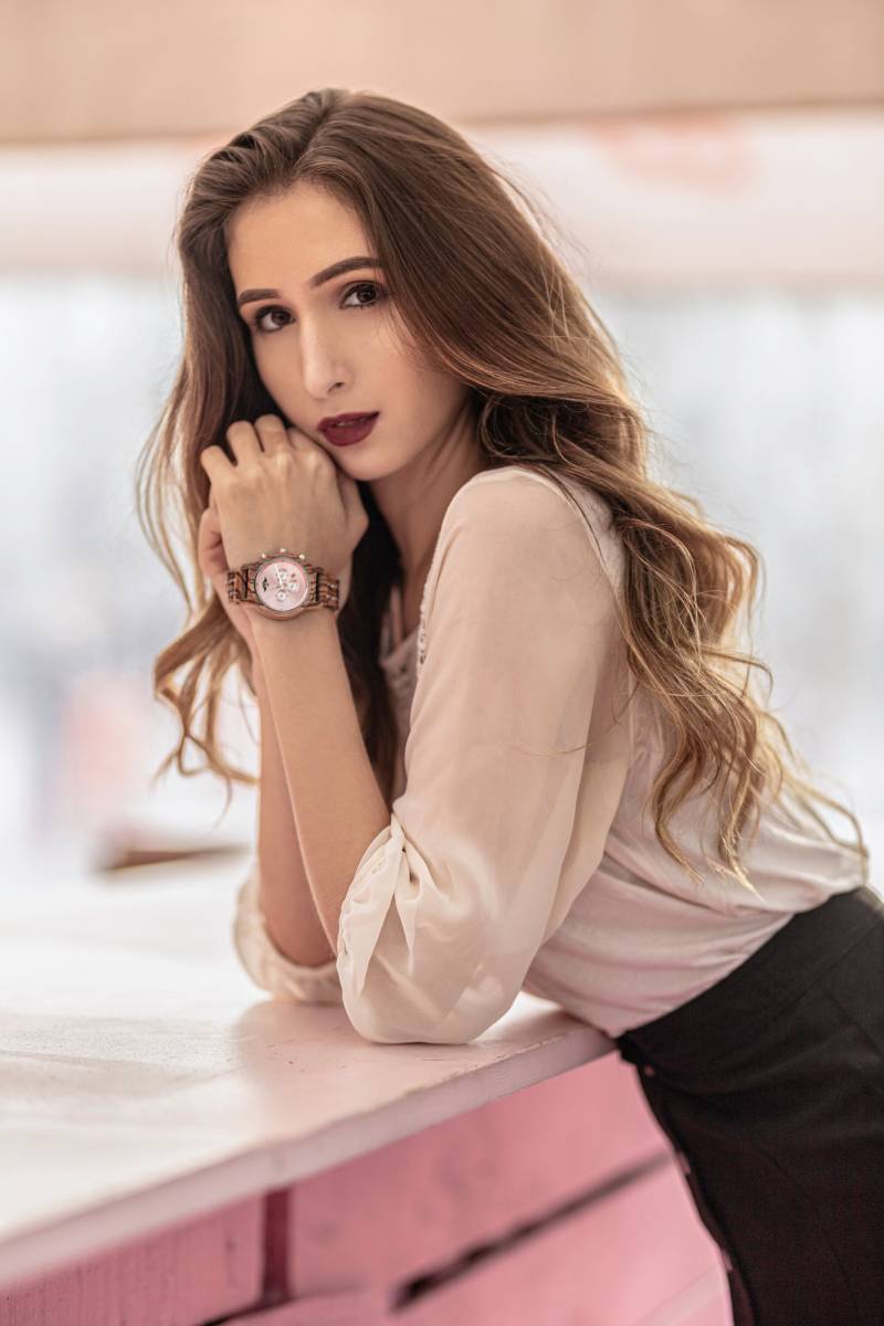 Gravierte Zebranoholz Damenuhr Mit Rosafarbenem Ziffernblatt Und Automatikaufzug, Personalisierte Holz Uhr(W138 von AngieWoodCreationsCo