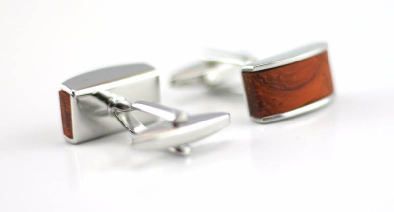 Gravierter Manschettenknopf, Holzmanschettenknopf, Herrenmanschettenknopf, Holzmanschettenknöpfe, Holz, Groomsmen-Manschettenknöpfe von AngieWoodCreationsCo