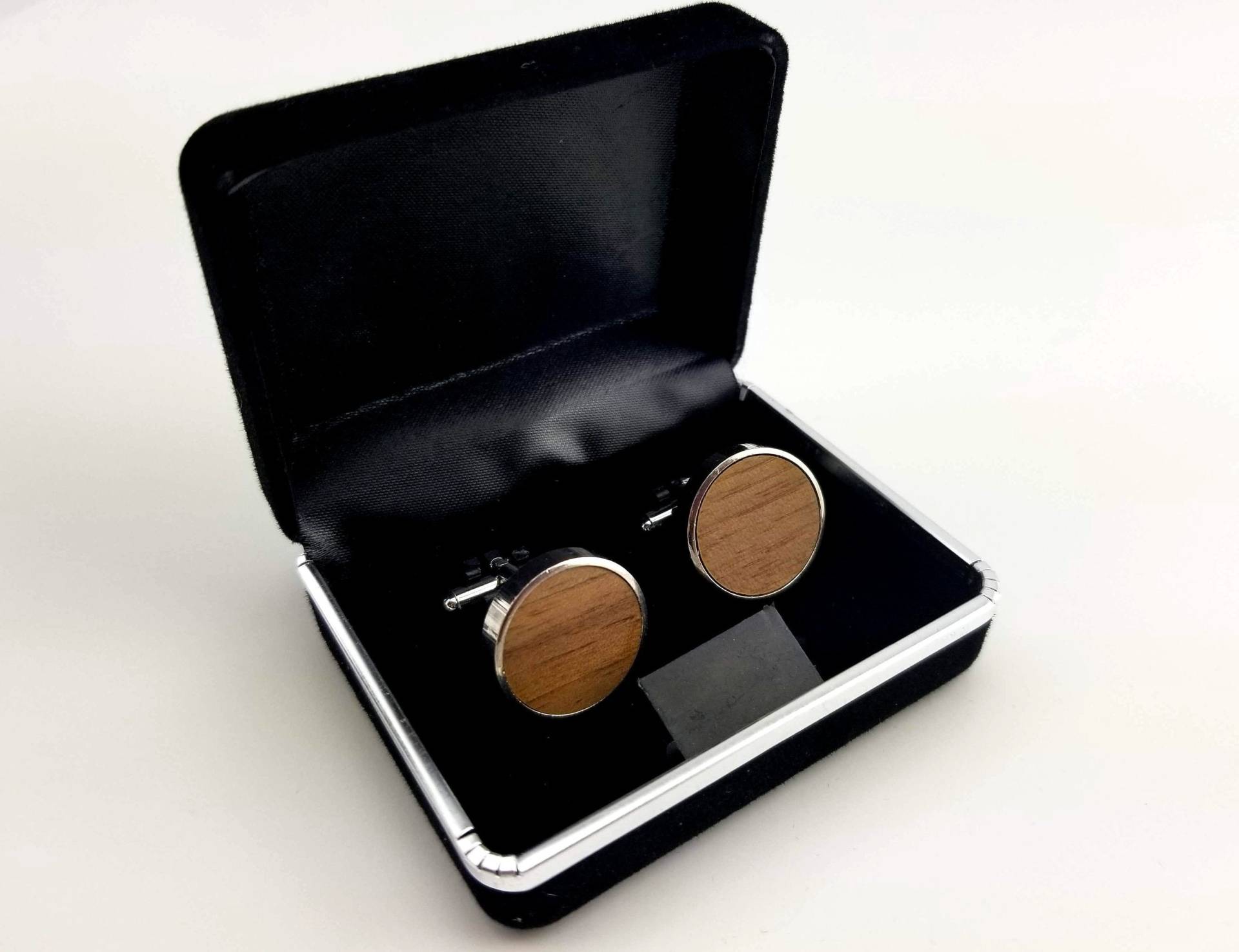 Gravierter Manschettenknopf, Holzmanschettenknopf, Herrenmanschettenknopf von AngieWoodCreationsCo