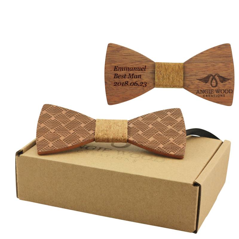 Rote Sandelholz Fliege Graviert in Erwachsenengröße Mit Stoff-Design Und Kork-Zentrum | B0276, Hölzerne Fliege, Fliege, Fliege Aus Holz, Fliege von AngieWoodCreationsCo