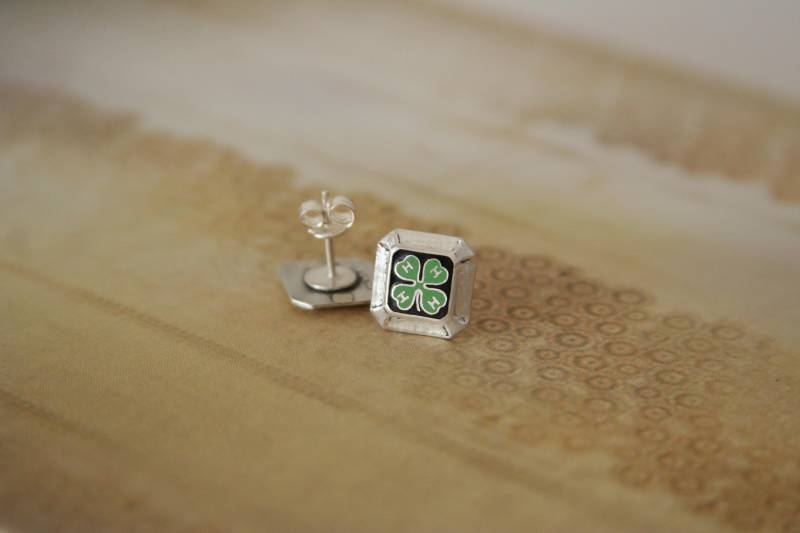 4-H Ohrringe Kleeblatt Sterling Silber Schwarz Und Grün Emaille - Mit Vintage-Pins Gemacht 4-H Ohrringe Kleeblatt Sterling Silber Schwarz Und Grün Emaille - Mit Vintage-Pins Gemacht von AngleAh