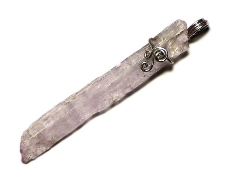 Große Rosa Kunzit Halskette | 18 Ct Rohen Kristall Anhänger, Silber Roh Scherbe in Silber, Mens Kyanitgeschenk von AngryTurtle