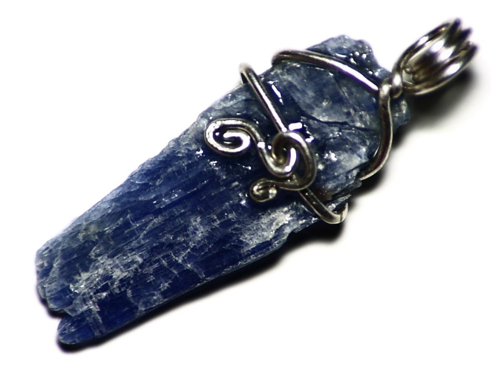 Rohe Kyanit Halskette in Sterling Silber | 21 Ct Blau Kristall Schmuck, Natürliche Anhänger, Echte Draht Wickeln, Rustikale Edelstein von AngryTurtle