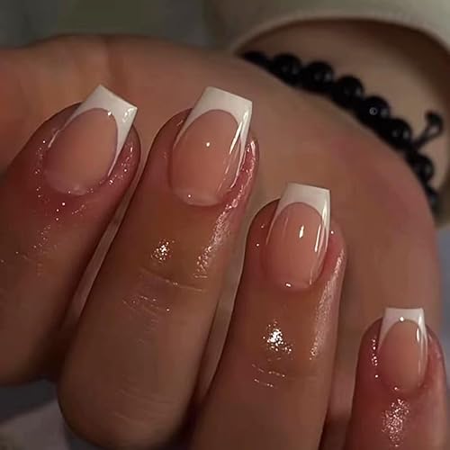 24 Stück kurze quadratische falsche Nägel French Tips Weiß zum Aufdrücken auf Nägel Nude Pink Stick on Nails Acryl falsche Nägel Abnehmbare Nägel zum Aufkleben volle Abdeckung gefälschte Nägel Frauen von Angwis
