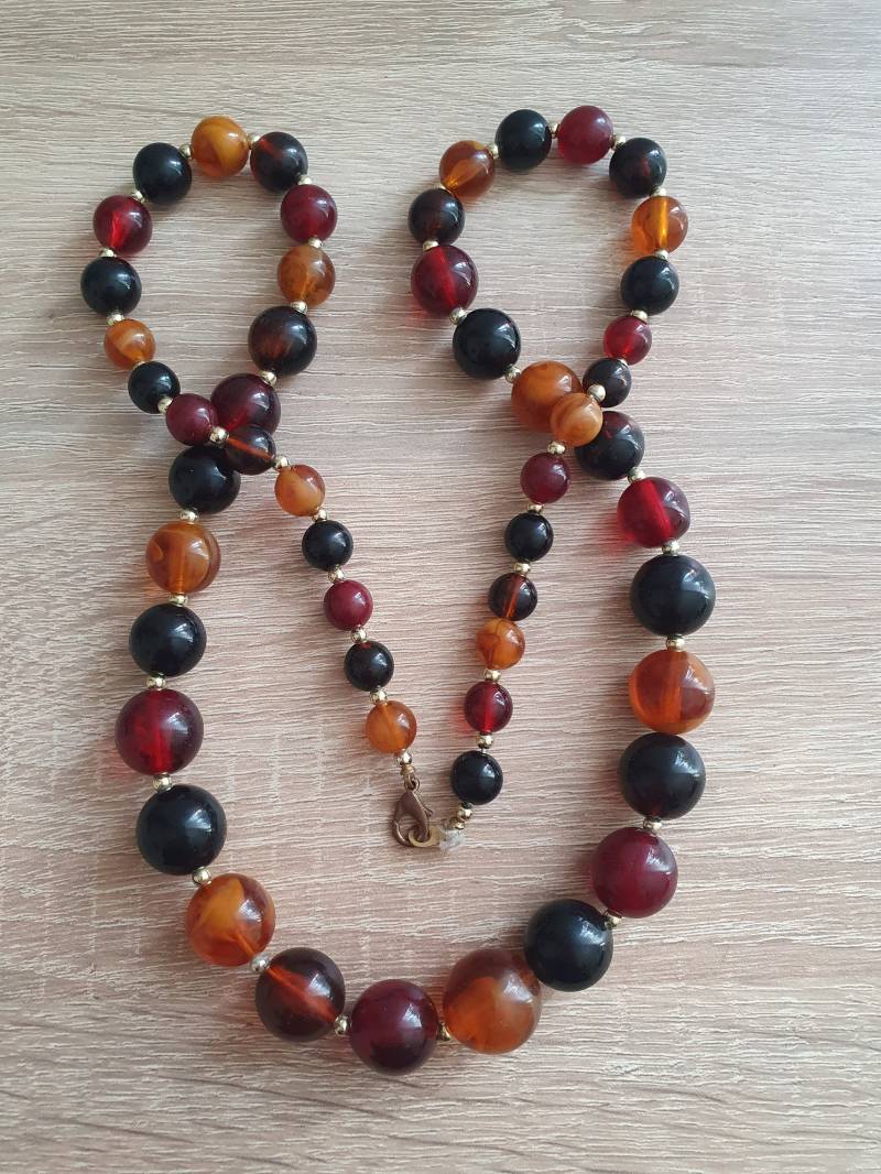 Retro 1970Er Jahre Mehrfarbige Perlenkette Mit Karabinerverschluss Aus Metall von Angytich