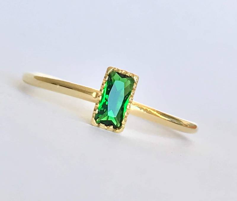 Gelbgold Rechteck Ringe, Smaragd Geburtsstein Gold Ring, Weihnachten Geschenk Baguette Winzig Versprechen Ring von AniJewelryDesign