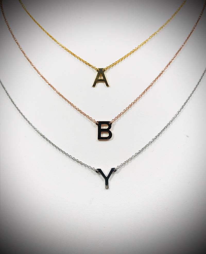 Seitlich Initial Halskette, Spacer Buchstabe Personalisierter Schmuck, Benutzerdefinierte Namen Brautjungfern Geschenk Zierliche Gold Anfang von AniJewelryDesign