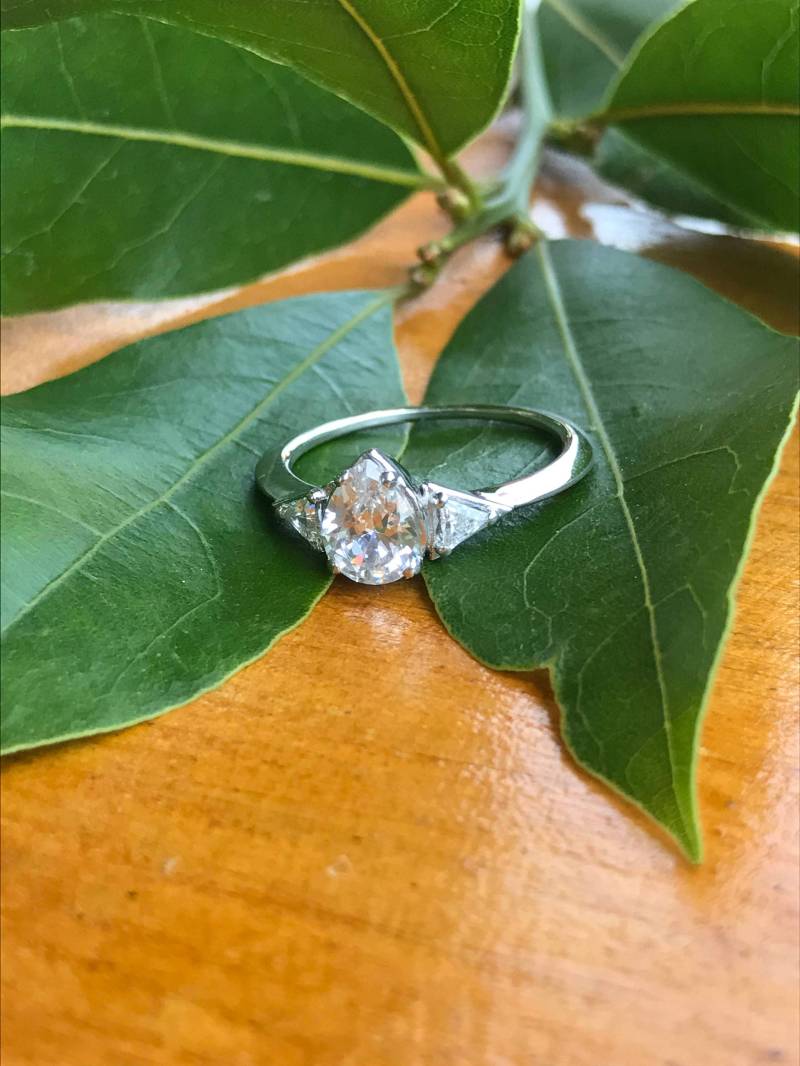 Weihnachten Geschenk Ringe, 14 K Weißgold Verlobungsringe Für Frauen, Gold Teardrop Dreieck Statement Versprechen Ringe Sie Weihnachten Geschenk Ringe, 14 K Weißgold Verlobungsringe Für Frauen, Gold Teardrop Dreieck Statement Versprechen Ringe Sie von AniJewelryDesign