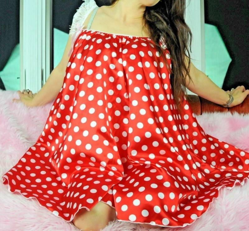 Rot Gepunktet Seidig Glänzend Satin Sissy Schleifen Nachthemd Einheitsgröße - Os von AniasPoison