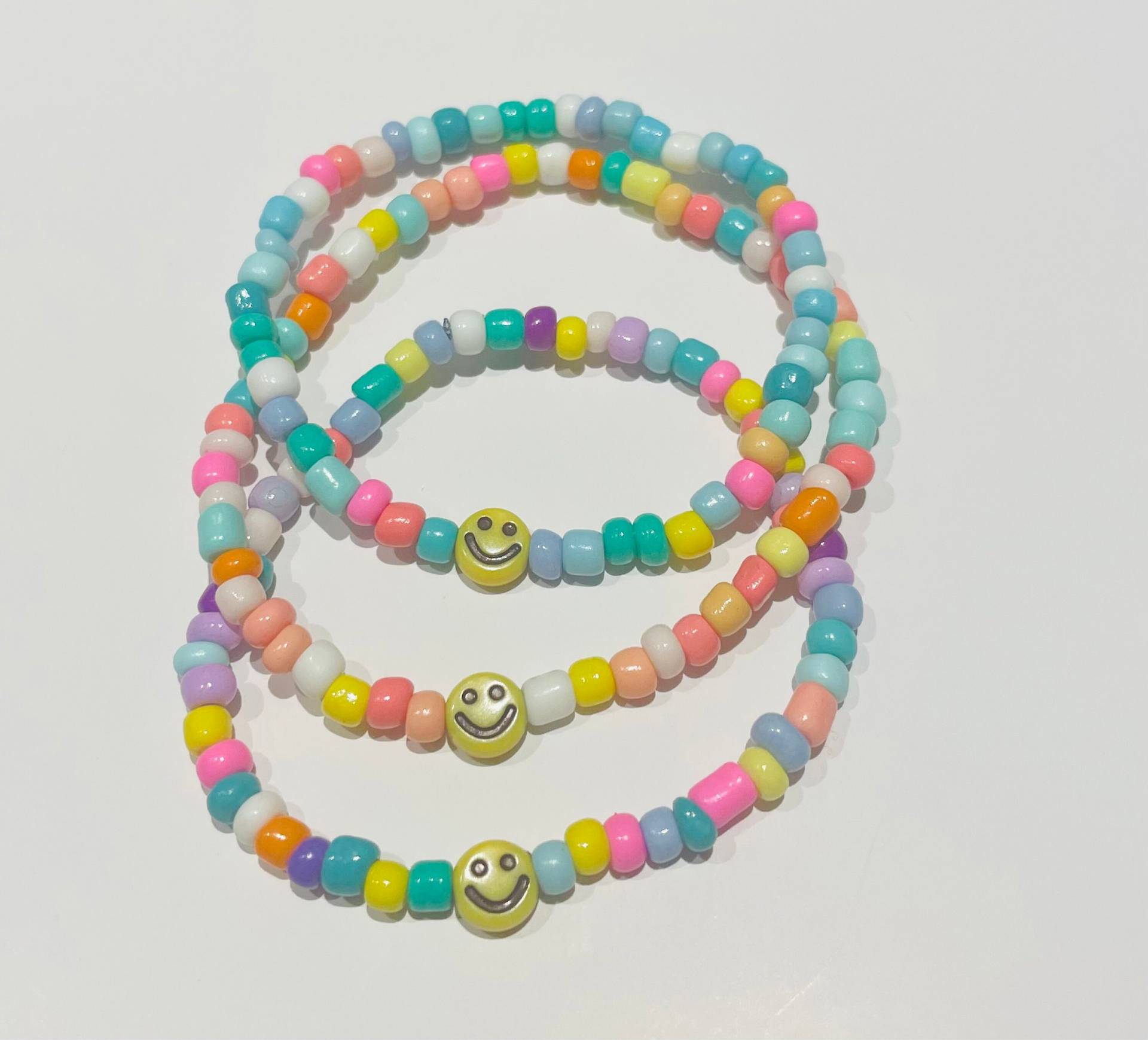 Buntes Perlenarmband Mit Smiley Buntes Perlenarmband Mit Smiley von Anica1909