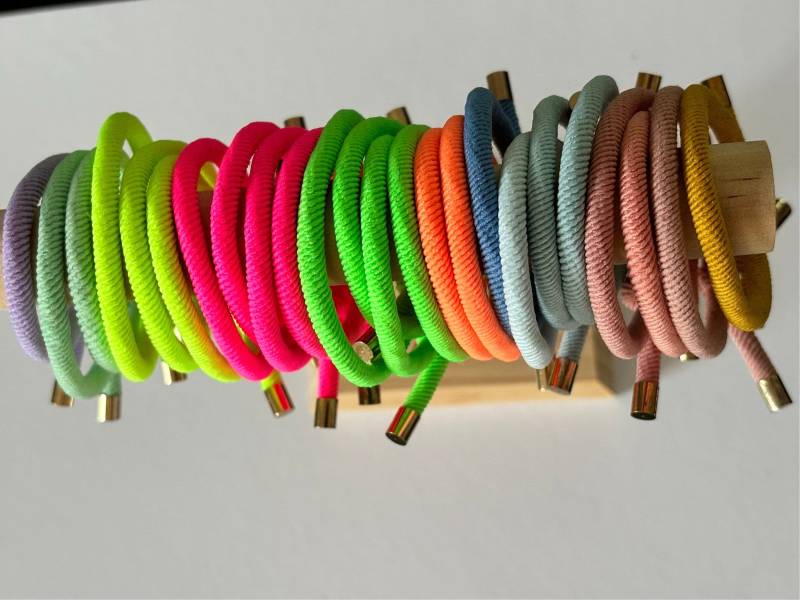 Haargummi/Armband in Vielen Verschiedenen Farben Haargummi/Armband in Vielen Verschiedenen Farben von Anica1909