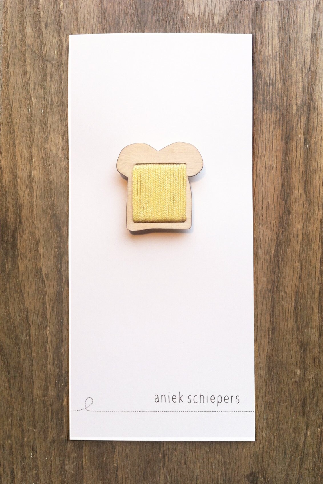 Brotscheibe Mit Käsebrosche von AniekSchiepers