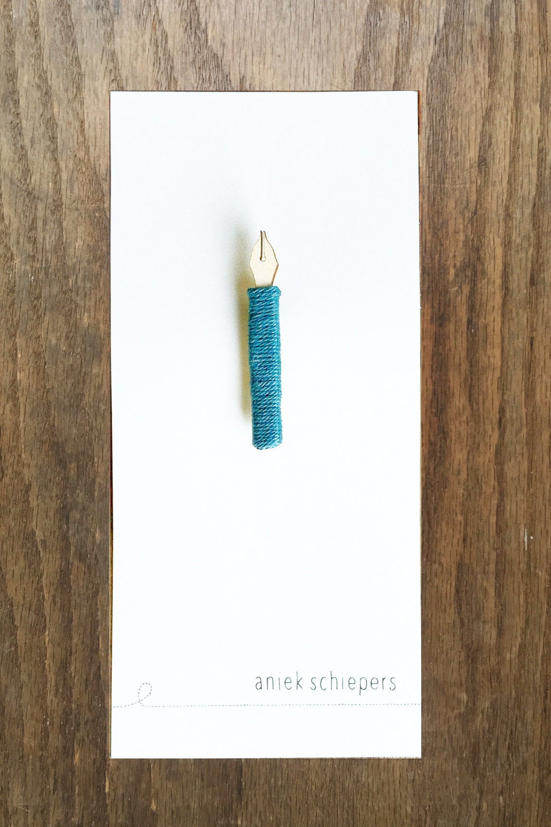 Dip Pen Brosche von AniekSchiepers