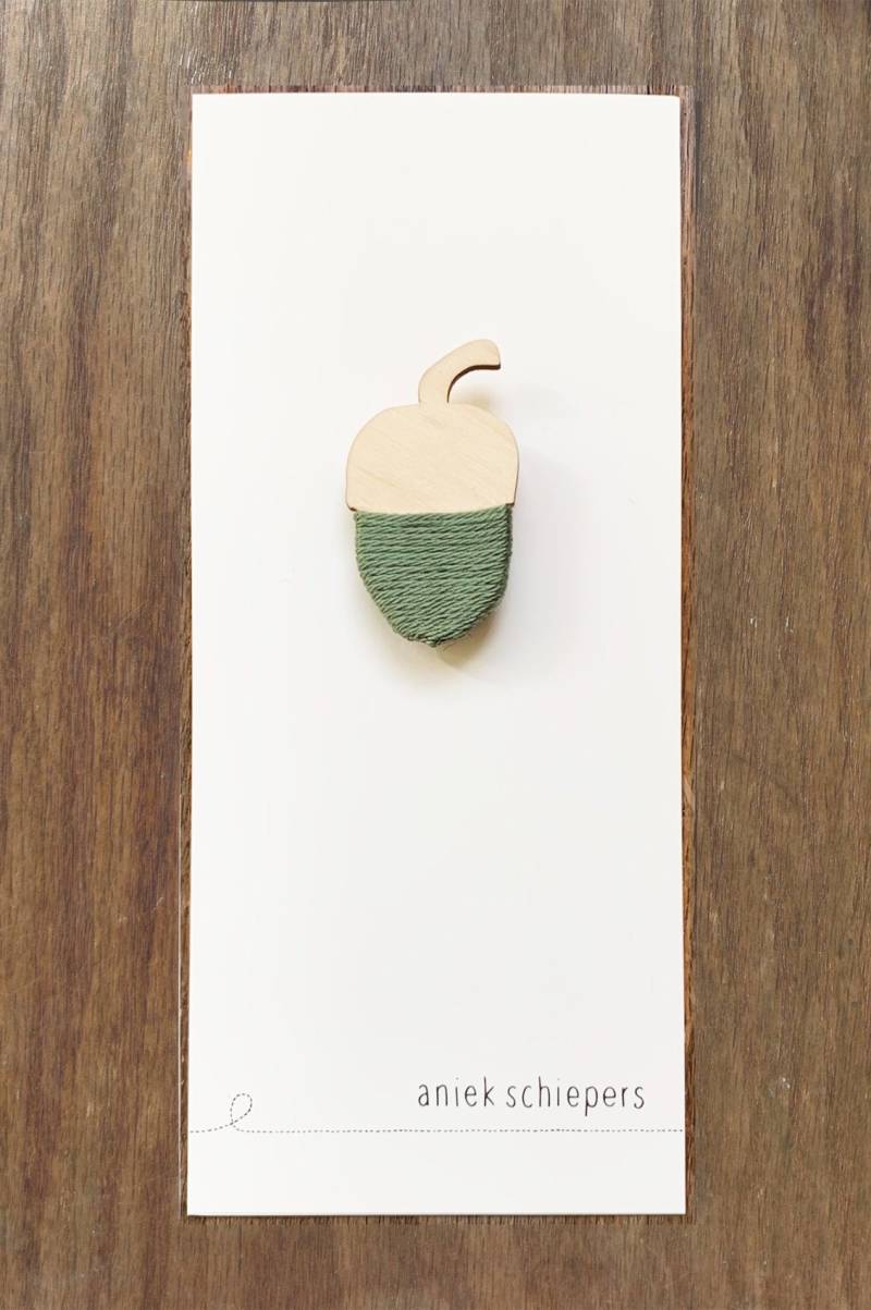 Eichel-Brosche von AniekSchiepers