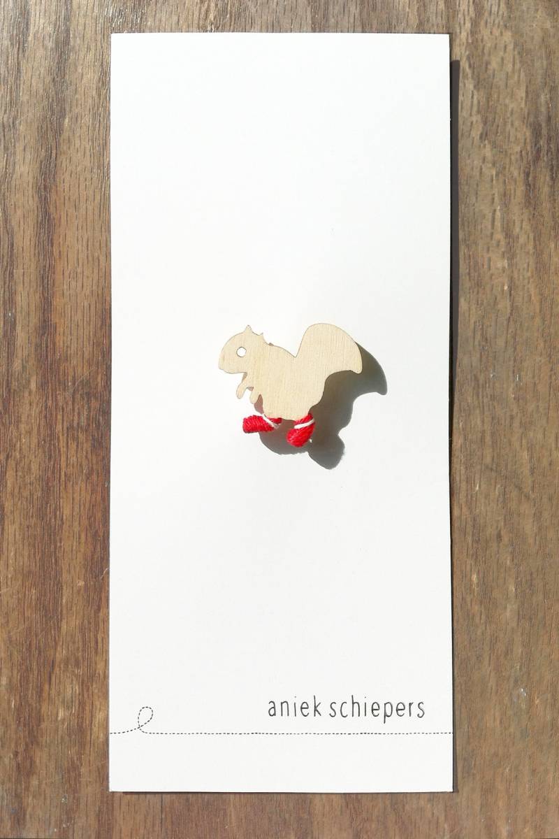 Eichhörnchen-Brosche von AniekSchiepers