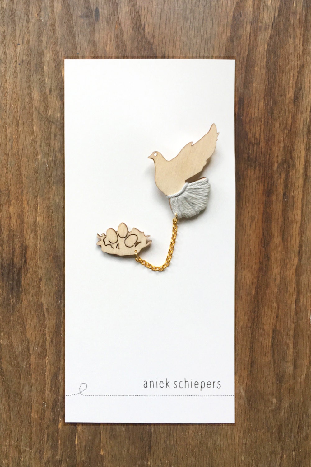 Taube Mit Nest-Doppelbrosche von AniekSchiepers